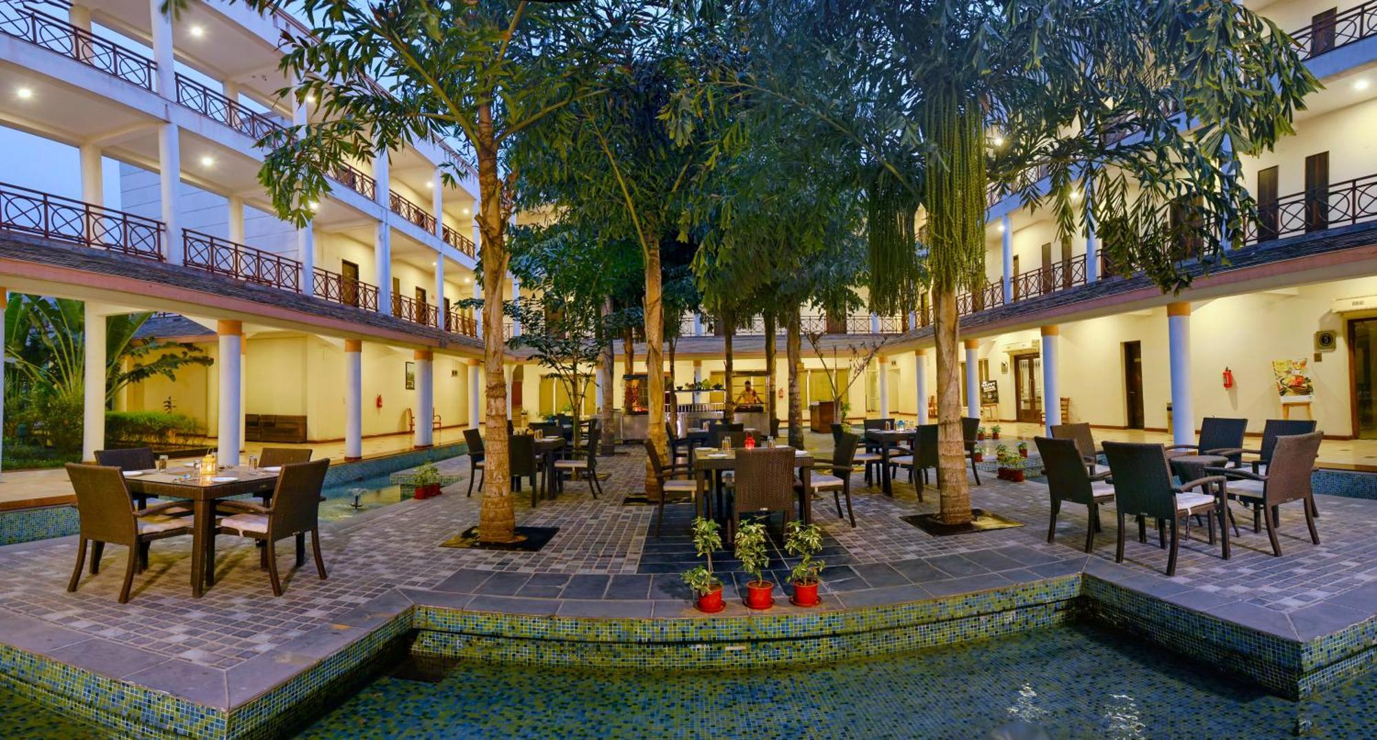 Treehouse Hotel Club & Spa Dhāruhera Esterno foto
