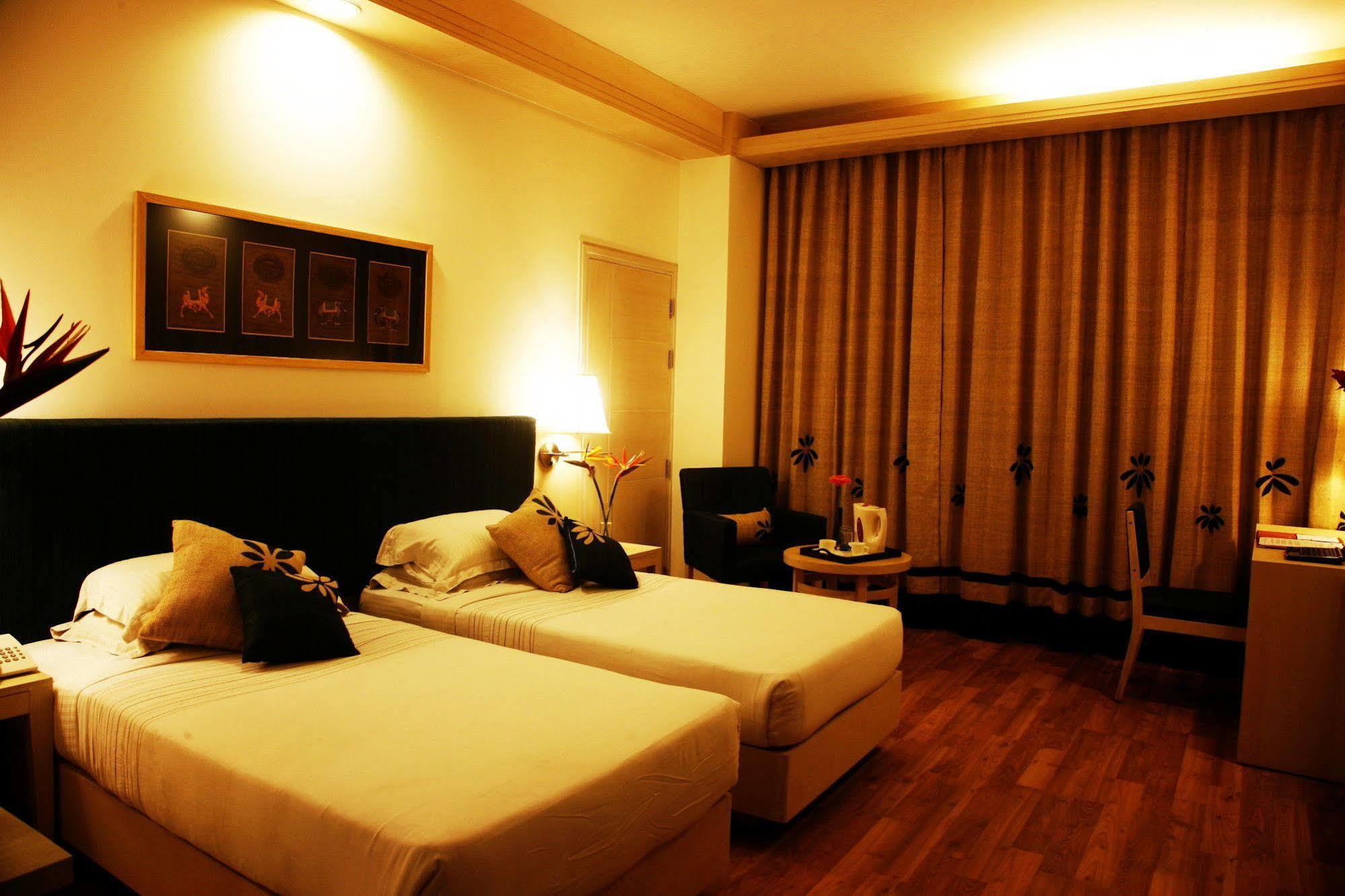 Treehouse Hotel Club & Spa Dhāruhera Esterno foto
